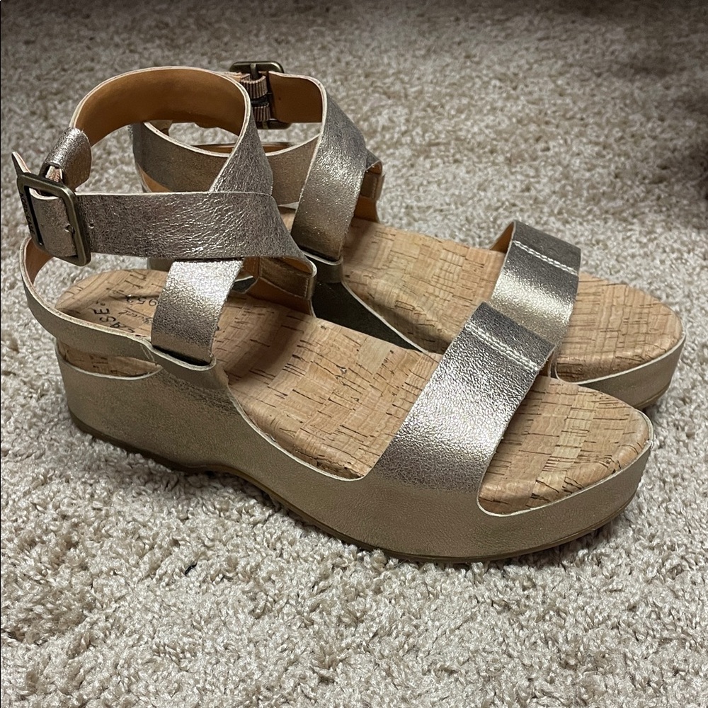 NEW Kork-Ease Metallic Gold Sandals Size 6 - Picture 3 of 6